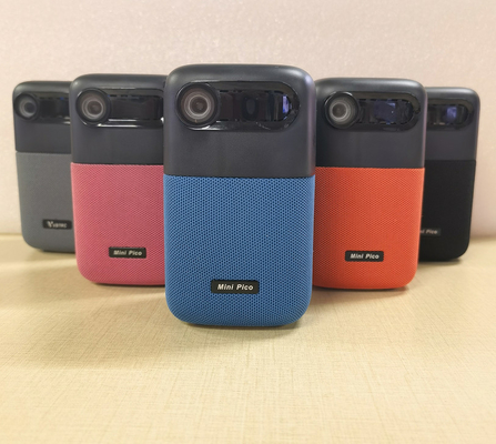 100 Lumen errichten tragbarer DLP-Projektor-Viererkabel-Kern 1.4G in der Batterie 10000mAh